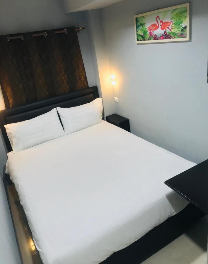 Harrys Resiendence Hotel กรุงเทพมหานคร ภายนอก รูปภาพ